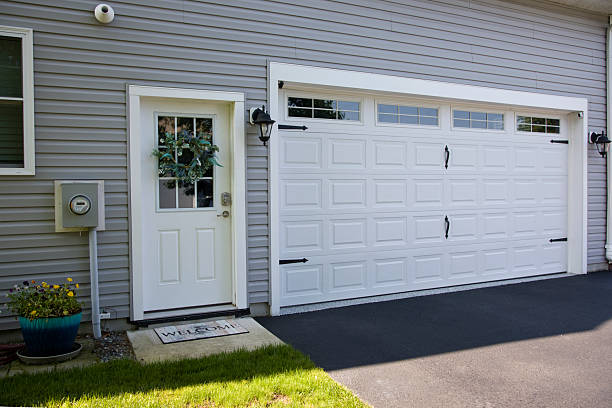 24/7 Emergency Garage Door Panel Replacement experts in Aurora, OH